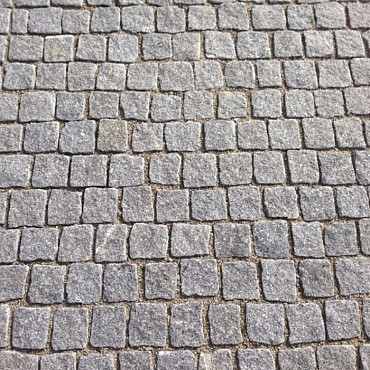 Kinderkop portugees graniet gebruikt ca. 8x10 grijs Op=Op