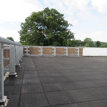 Rubber tegel 100x100x4 zwart