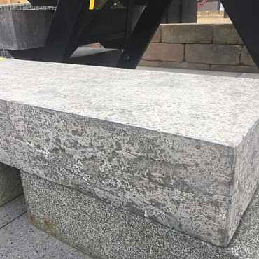 Basalto traptrede 15x35x100 gevlamd (uitverkocht)