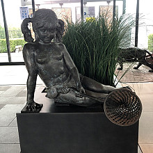 Beeld - Brons Meisje met visnet ca. 70 cm