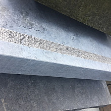 Hardsteen traptrede 15x35x100 6 kanten glad + anti-slip
